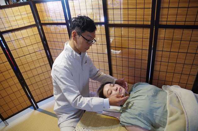 針灸師　松浦健太郎